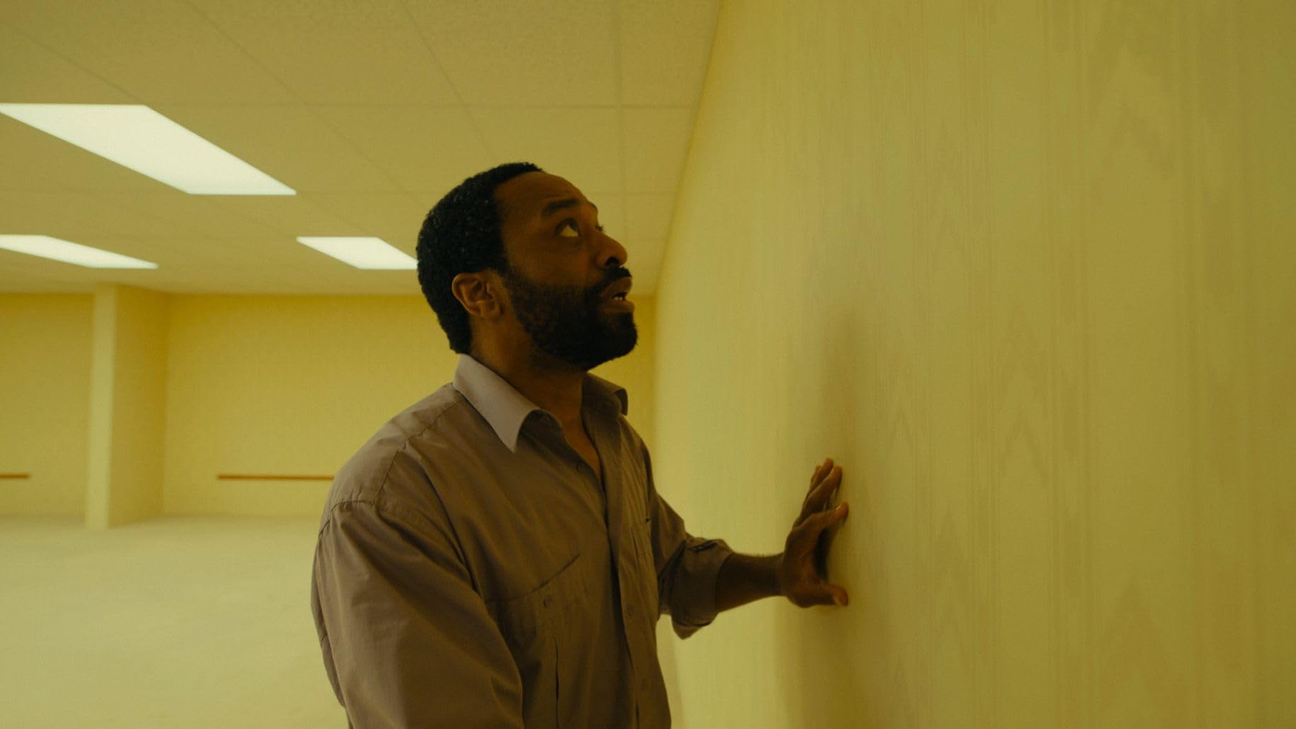 Backrooms — filmden bir kare